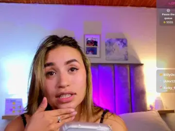 VictoriaHils  live sex cam
