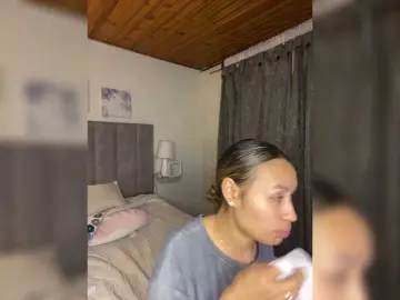 VictoriaHils  live sex cam