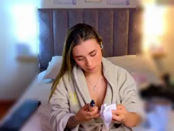 VictoriaHils  live sex cam