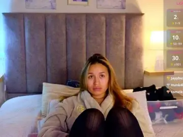 VictoriaHils  live sex cam