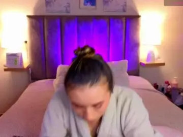 VictoriaHils  live sex cam