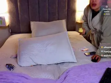 VictoriaHils  live sex cam