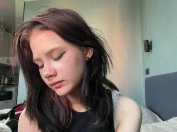 Haruki-mur20  live sex cam