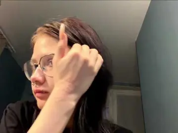 Haruki-mur20  live sex cam
