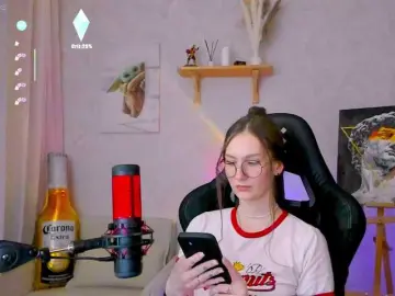 -Lovely  live sex cam