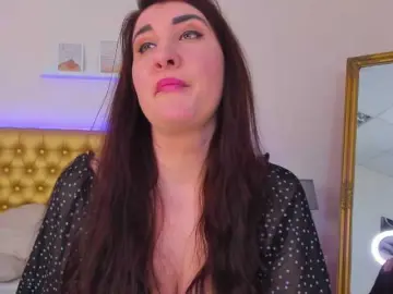 TrishaDarks  live sex cam