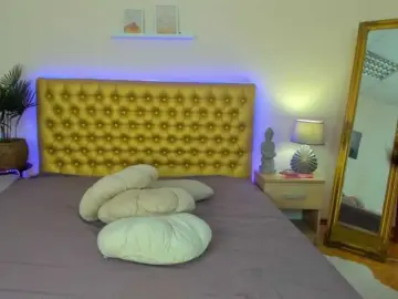 TrishaDarks  live sex cam
