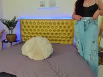 TrishaDarks  live sex cam
