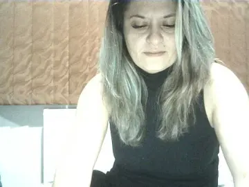 Lionessmom  live sex cam