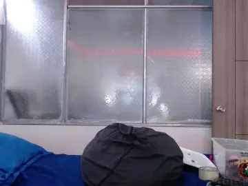 Lizhot2305  live sex cam