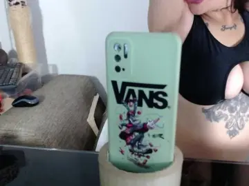Lizhot2305  live sex cam