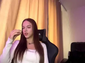 OliviaSkims  live sex cam