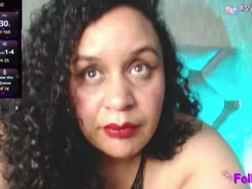 Danielaa-a  live sex cam