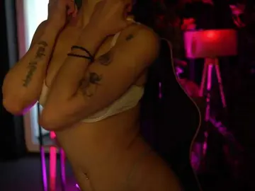 Millimii  live sex cam