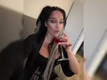 NotBellucci  live sex cam