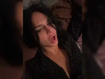 NotBellucci  live sex cam