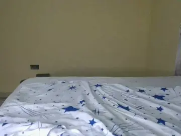 Freakygyal  live sex cam