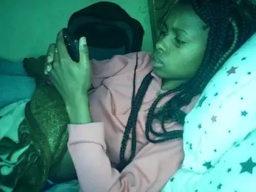 Cutiemary12  live sex cam