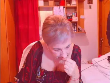 Kira9476  live sex cam