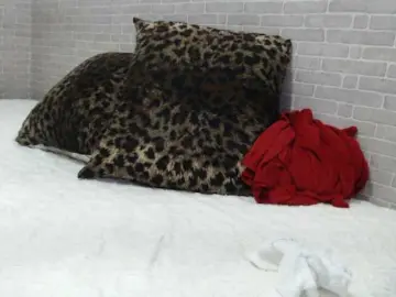 Sweetmaju  live sex cam