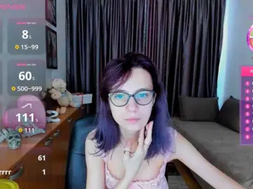 MiniLussiya  live sex cam