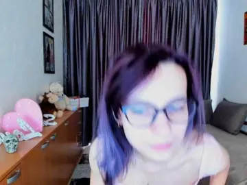 MiniLussiya  live sex cam