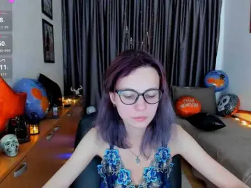 MiniLussiya  live sex cam