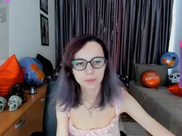 MiniLussiya  live sex cam