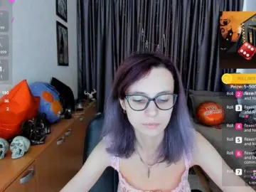 MiniLussiya  live sex cam