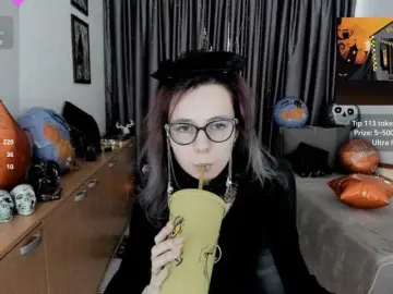 MiniLussiya  live sex cam