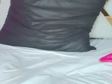 Slutty-Sucker  live sex cam