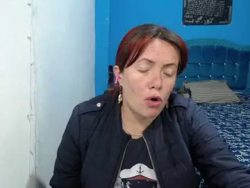 Carolinhe  live sex cam