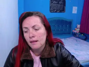 Carolinhe  live sex cam