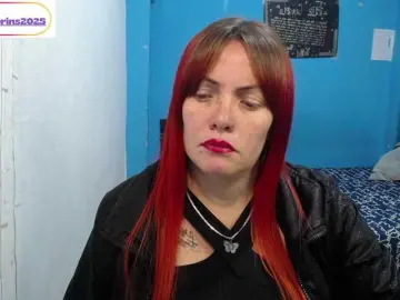 Carolinhe  live sex cam