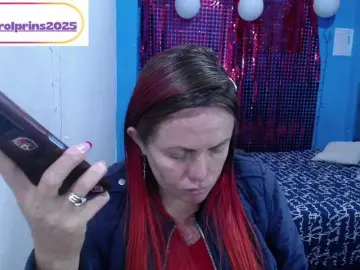 Carolinhe  live sex cam