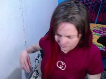 Carolinhe  live sex cam