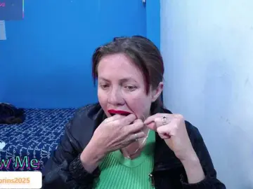 Carolinhe  live sex cam