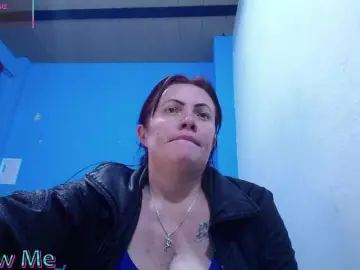 Carolinhe  live sex cam