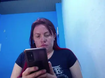 Carolinhe  live sex cam