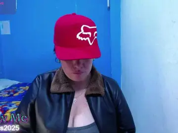 Carolinhe  live sex cam