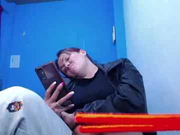 Carolinhe  live sex cam
