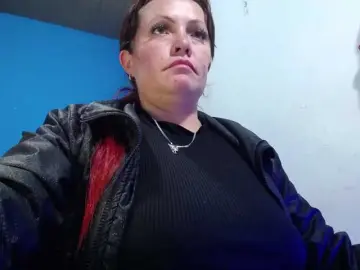 Carolinhe  live sex cam