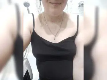 Mia883  live sex cam