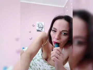 Naomi-milf  live sex cam