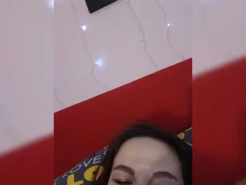 Naomi-milf  live sex cam