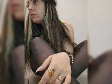 Vipbrunetka  live sex cam