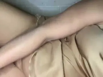 Daisy119  live sex cam