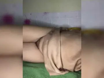 Daisy119  live sex cam