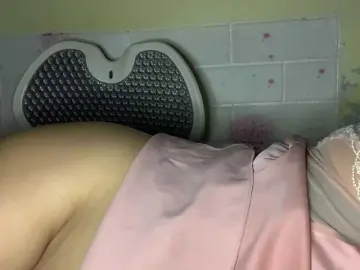 Daisy119  live sex cam