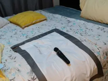 Ebonylizzy  live sex cam